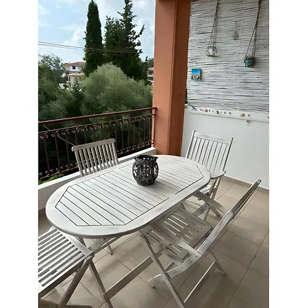 Nektarios Apartment *