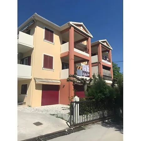 Apartment Nektarios *
